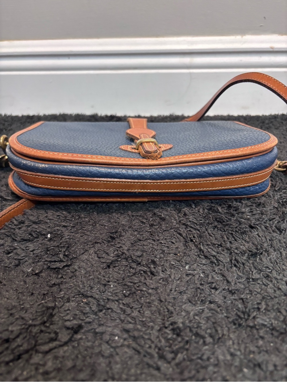 Vintage Dooney & Bourke All Weather Leather Over & Under Tack Navy British tan - Picture 9 of 9